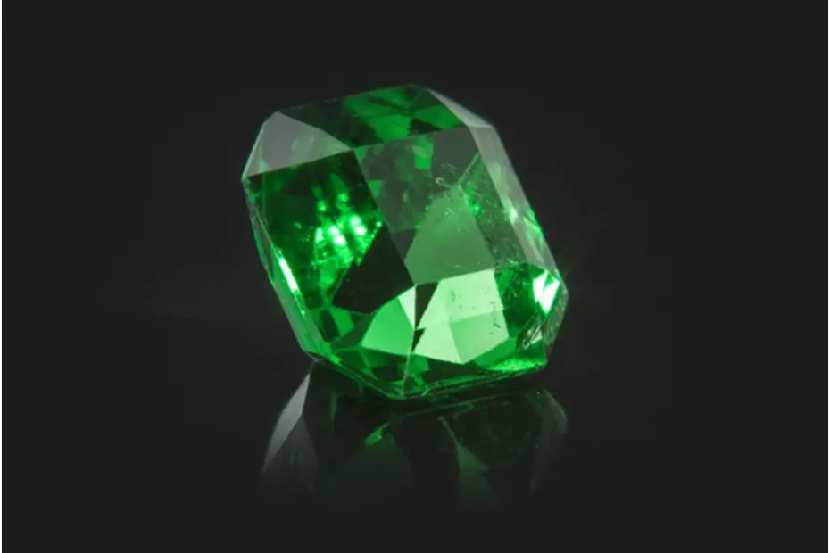 How Emerald Stone Can Affect One's Life 1